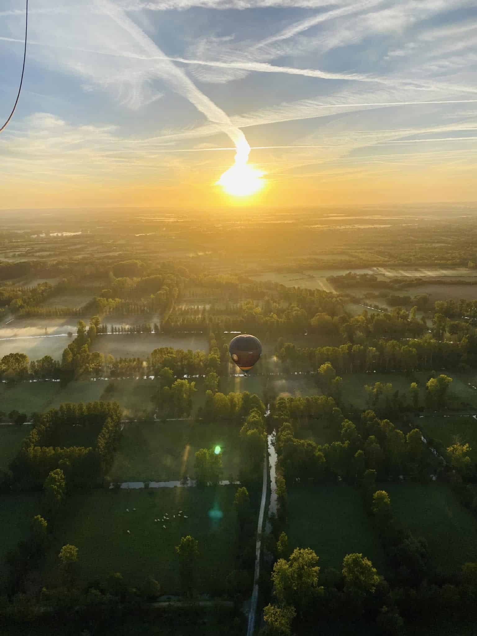 Montgolfière dans le marais poitevin