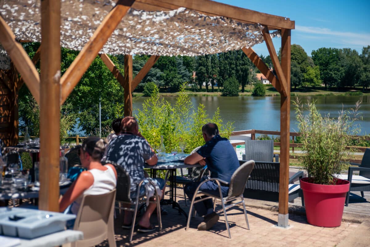 Restaurant au bord de l'eau à secondigny