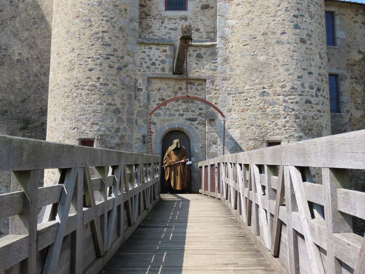 chateau de Saint-Mesmin