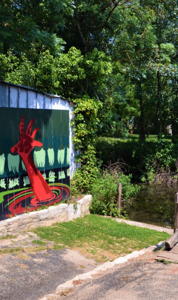 La légende de la main rouge dans le Marais poitevin